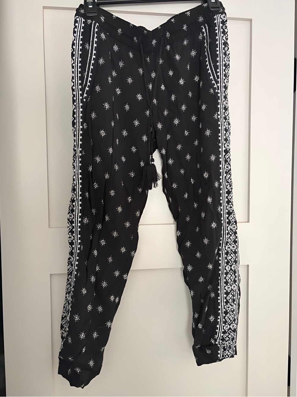 Black boho slim harem festival crop pants - Size 4